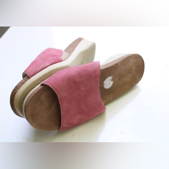 Munro Laya Slide Sandals - Picture 4 of 11